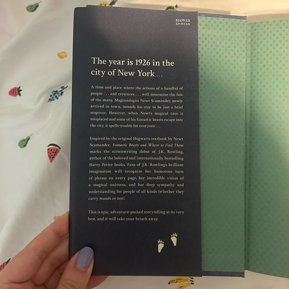 Fantastic Beasts & Where to Find Them Screenplay Book - Picture 4 of 4